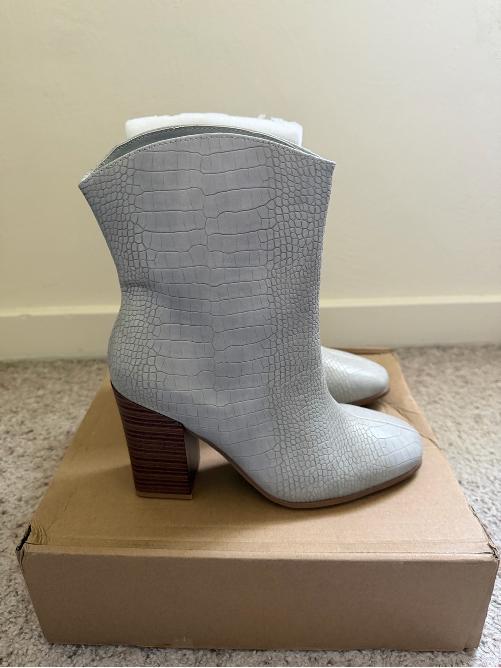 Journee Collection Brekinn Croc Embossed Ankle Boots Block Heel Size 10 NEW